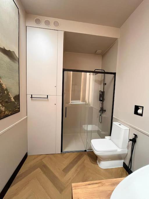 Littlehouse- Entire Property For Maximum 4 People بوخارست المظهر الخارجي الصورة
