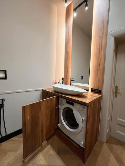 Littlehouse- Entire Property For Maximum 4 People بوخارست المظهر الخارجي الصورة